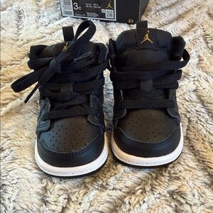 Jordan Toddler Black and Gold Sneakers